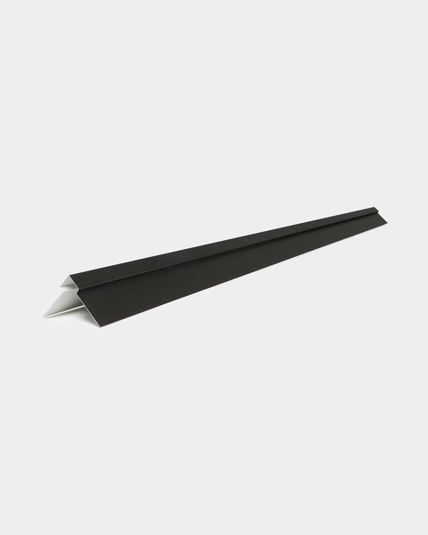 WoodUpp Aluwood Outside corner profile in powder-coated black aluminium. The full-size profile is shown; this listing is a sample piece.