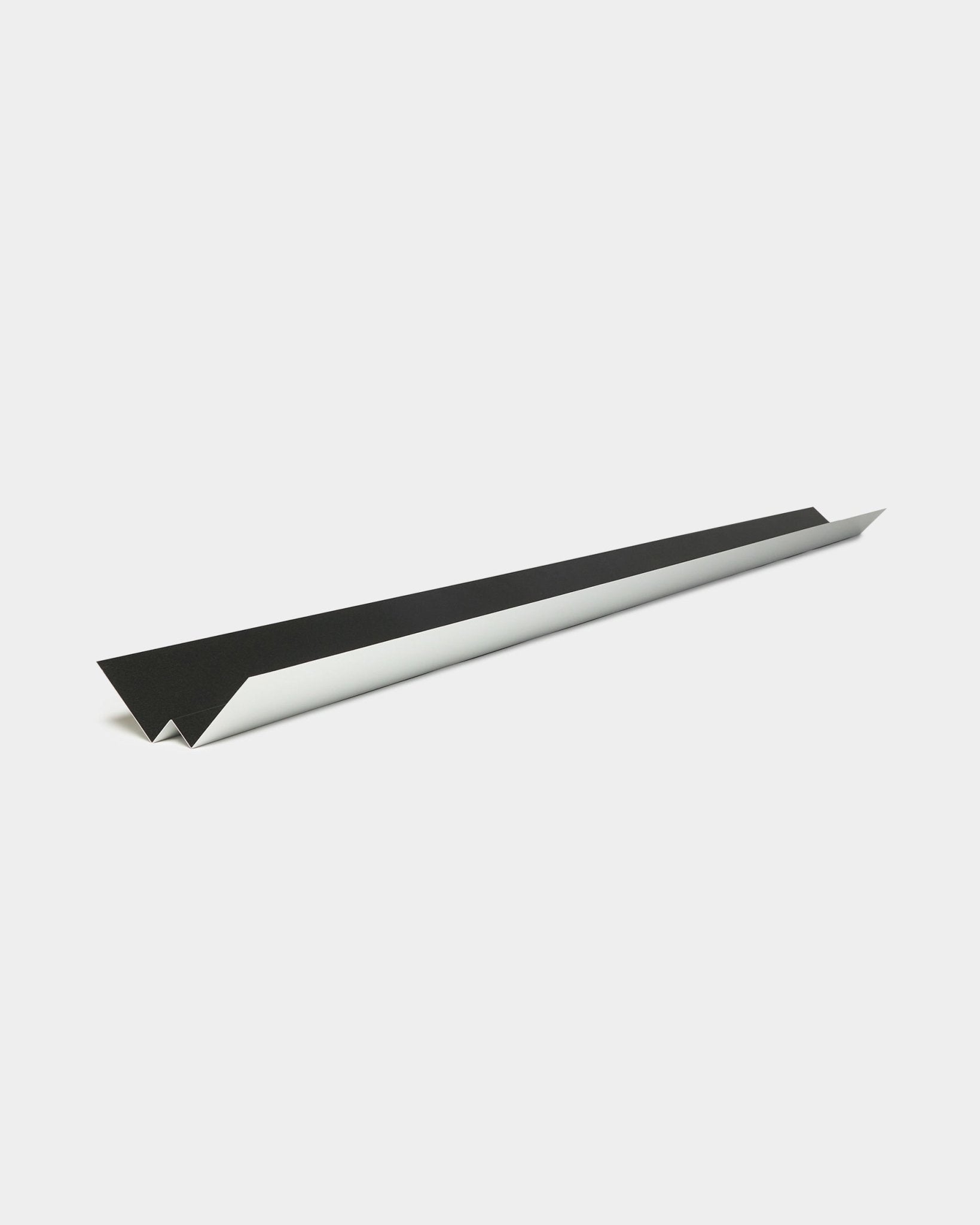 WoodUpp Aluwood Inside corner profile in powder-coated black aluminium. The full-size profile is shown; this listing is a sample piece.